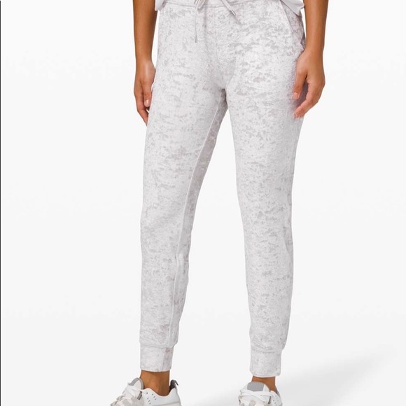 Lululemon Ready to Crush Jogger - Picture 2 of 5